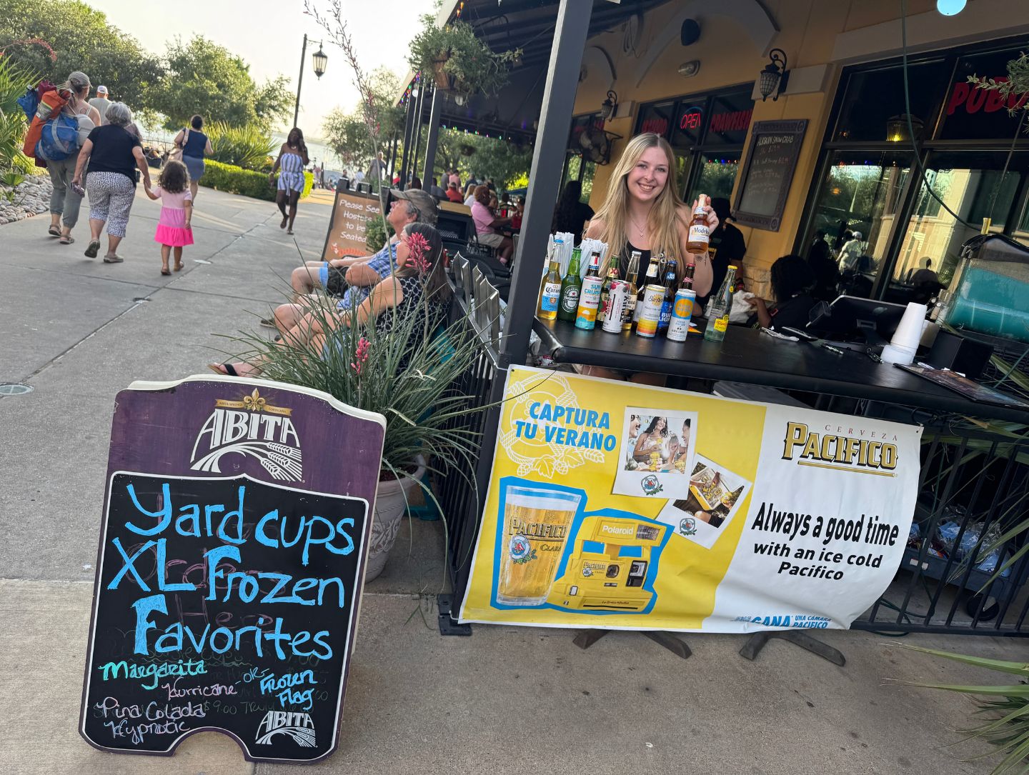 dodies rockwall at the harbor cajun restaurant patio pick up drinks concert by the lake to-go live music free