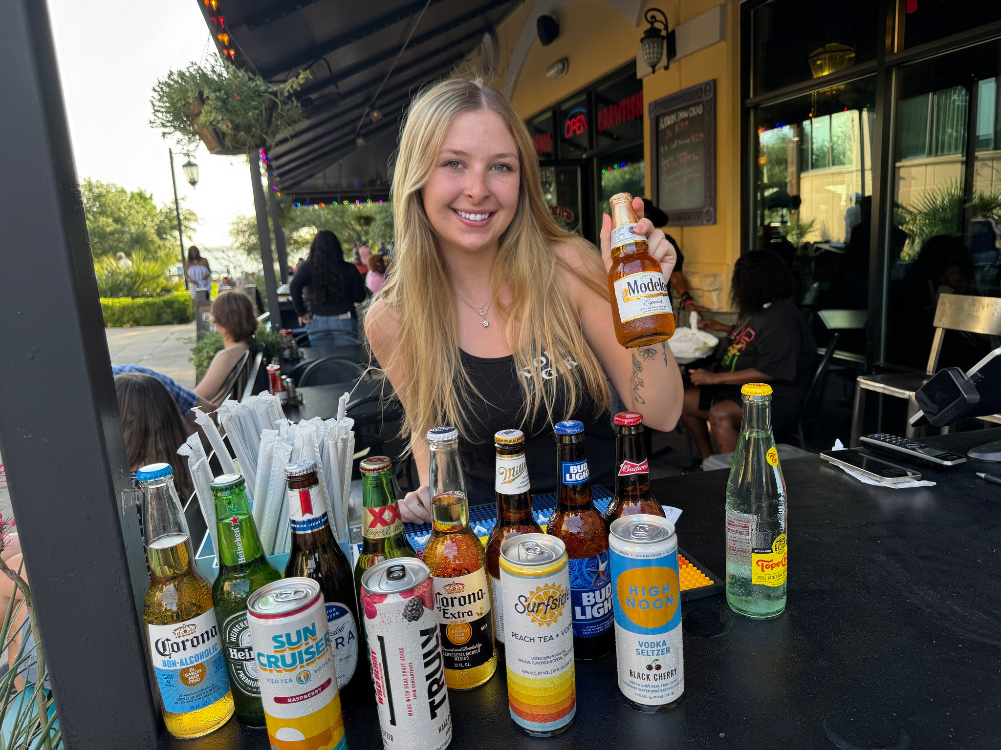 dodies rockwall at the harbor cajun restaurant patio pick up drinks concert by the lake to-go live music free